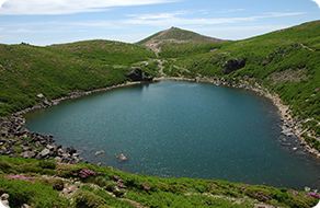 Mt.Nakadake and Miike pond